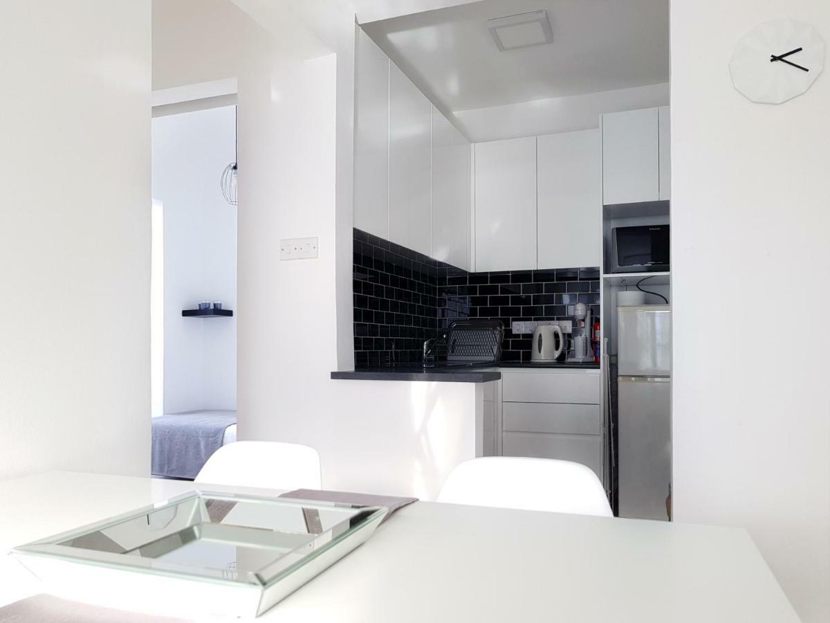 City Pearl - Modern 2 Bed Sea View Apt In City Centre リマソール エクステリア 写真